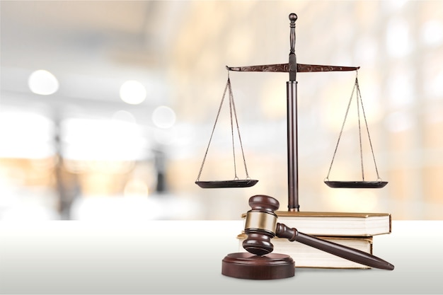 Símbolo da justiça - balança e martelo